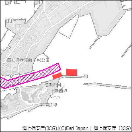 高知港桂浜防波堤において、潜水士・起重機船等による防波堤改修工事が実施される。