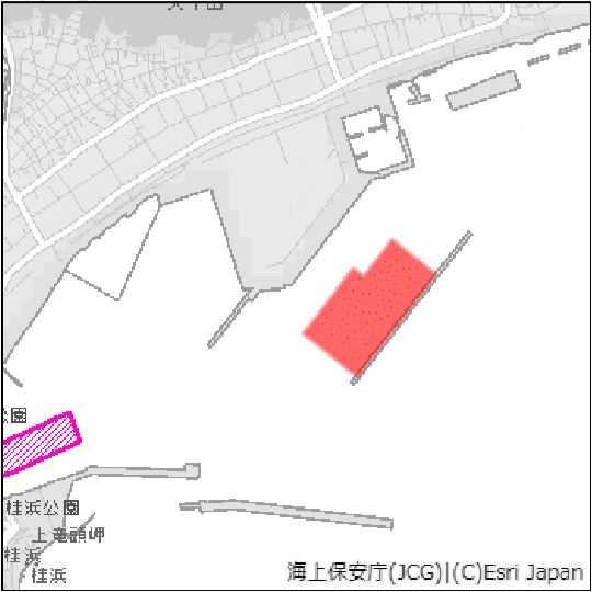 高知港東第一防波堤（港内側）付近において、潜水士・起重機船等による防波堤改修工事が実施されている。 　