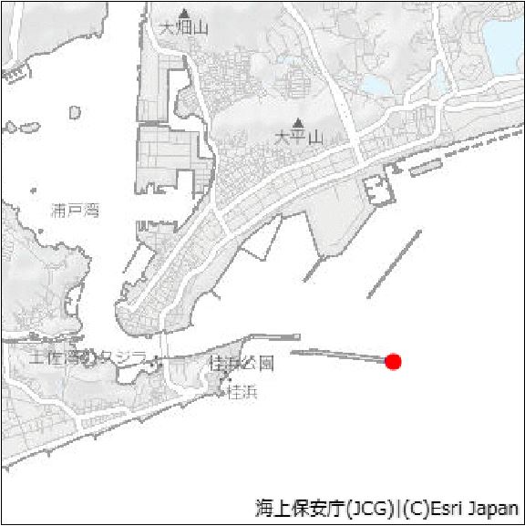 高知港において、南防波堤が延長され、防波堤の周囲に消波ブロックが設置された。